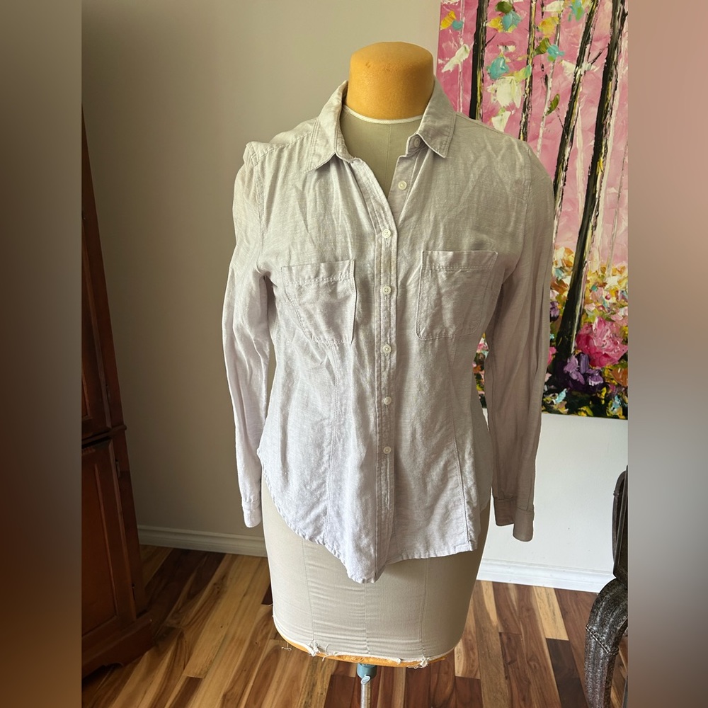 Ladies Banana Repbulic Linen Shirt. Silver/Grey (hint of mauve). EUC Sz M Petite